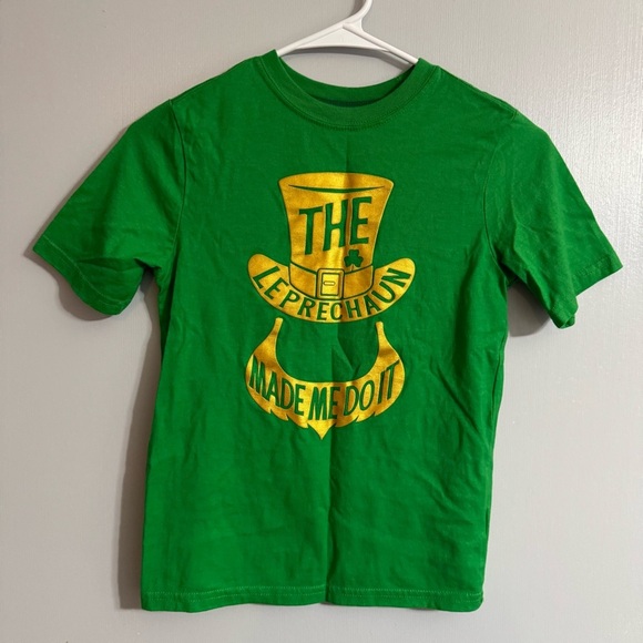 St. Patrick’s Day T-Shirt with Leprechaun Hat Design Size Medium - Picture 1 of 6